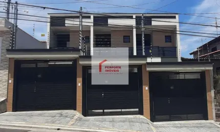 Sobrado frontal á venda com 3 dormitórios na região da Penha de França / SP.