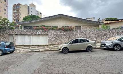 Sobrado de 300 m² com 04 quartos à venda por R$900.000,00 no Setor Leste Universitário - Goiânia