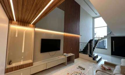 Sobrado mobiliado com 05 quartos à venda, de 257m², R$ 1.300.000 no Residencial Dom Rafael em Goiânia/GO