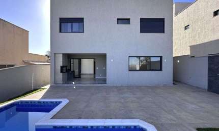 Sobrado de 204 m² com 04 suítes à venda por R$ 1.350.000 no Residencial Vale Verde - Senador Canedo/GO