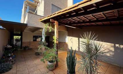 Sobrado de 232 m² com 03 quartos à venda por R$ 390.000 no Jardim das Hortênsias - Goiânia