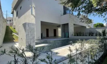 Casa de 319 m² com 03 suítes à venda por R$ 2.990.000 no Condomínio do Lago - Goiânia/GO