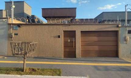 Casa de 91 m² com 03 quartos à venda por R$ 450.000 no Parque São Jorge - Aparecida de Goiânia