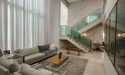 Sobrado de 347 m² com 03 suítes à venda por R$ 2.900.000 no Condomínio do Lago - Goiânia
