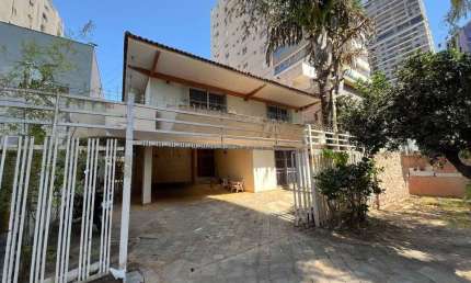 Sobrado comercial de 568 m² com 06 quartos para alugar por R$ 26.500/mensais no Setor Bueno - Goiânia