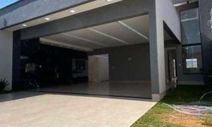 Casa de 260 m² com 04 suítes à venda por R$ 1.500.000 no Setor Cristina II - Trindade