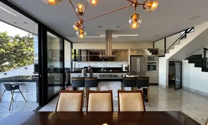Sobrado de 268 m² com 03 quartos para alugar por R$ 13.000/mensais no Condomínio do Lago - Goiânia