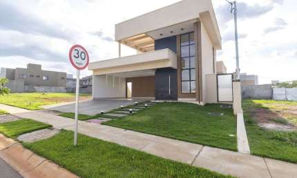 Casa de 155 m² com 03 suítes à venda por R$ 1.300.000 no Residencial Parqville Jacarandá - Aparecida de Goiânia