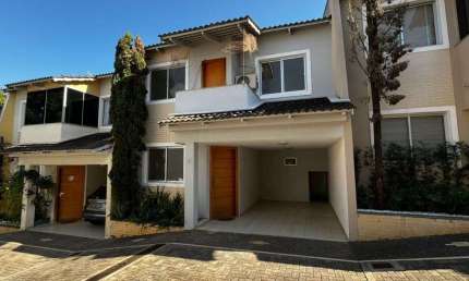 Sobrado de 128 m² com 03 quartos para alugar por R$ 3.500/mensais no Jardim Europa - Goiânia