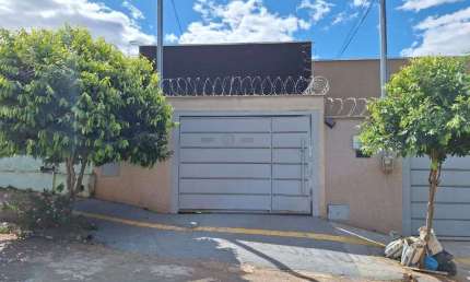 Casa de 120 m² com 03 quartos para alugar por R$ 2.600/mensais no Setor Vila Morais - Goiânia