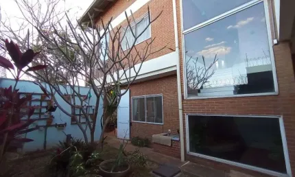 Sobrado de 280 m² com 04 quartos à venda por R$ 990.000 no Residencial Center Ville - Goiânia