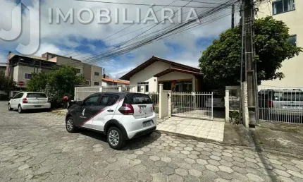 Pousada_Hotel com 4 quartos  à venda, 215.00 m2 por R$960000.00  - Ingleses Do Rio Vermelho - Florianopolis/SC