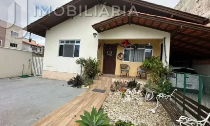 Casa Residencial com 4 quartos  à venda, 215.00 m2 por R$960000.00  - Ingleses Do Rio Vermelho - Florianopolis/SC