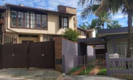Pousada_Hotel com 14 quartos  à venda, 280.00 m2 por R$2000000.00  - Canasvieiras - Florianopolis/SC