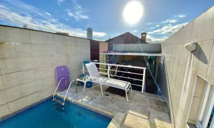 CASA TRIPLEX COM LAZER, NO BAIRRO BOQUEIRÃO EM SANTOS!!!