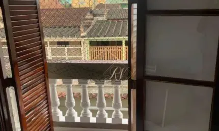 ACEITA PERMUTA EM APARTAMENTO EM SANTOS!!! SOBRADO EM MONGAGUÁ À 2 QUADRAS DA PRAIA!!!