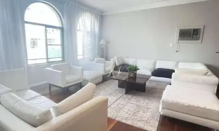 Reformado, apartamento super amplo, 4 dormitórios, à 1 quadra da praia de santos!!!
