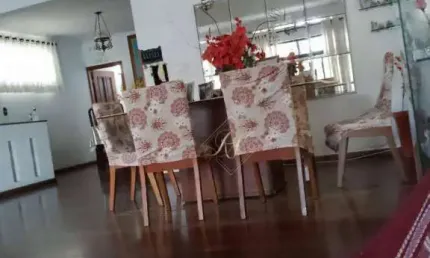 SOBRESPOSTA ALTA, QUINTAL, VAGA DE GARAGEM, SUPER BEM LOCALIZADA NA CIDADE DE SANTOS!!!