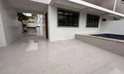 Maravilhoso Sobrado, 03 suítes, churrasqueira em excelente localização em Santos!!
