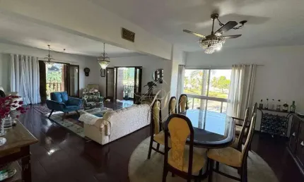 Em frente ao mar!! excelente apartamento amplo e com sacada!!!