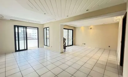 Maravilhoso apartamento amplo na quadra praia, no bairro do embaré!!!