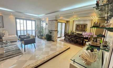 Maravilhoso apartamento amplo na quadra praia, no bairro do Embaré!!!