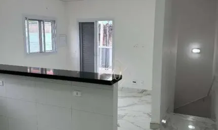 Maravilhosa sobreposta alta, com churrasqueira, super bem localizada no bairro da Enseada !!
