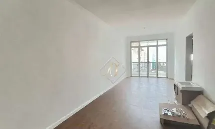 Frente, andar alto, sol da manhã, 2 dormitórios, sacada na sala, no bairro boqueirão em santos!!!