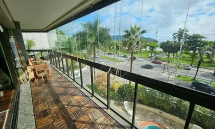Belíssimo apartamento, super amplo, frente mar, com entrada privativa, no coração da Aparecida!!