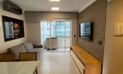 OPORTUNIDADE!!! SACADA FECHADA EM VIDROS, À 1 QUADRA DA PRAIA, 2 DORMITÓRIOS, LAZER, NA CIDADE DE SANTOS!!!