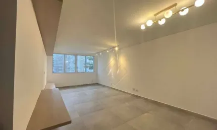 Em frente a praia, reformado, 3 dormitórios, vista lateral mar, na cidade de santos!!!!