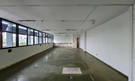 NECESSITA REFORMA!!! CONJUNTO COMERCIAL PARA VENDA E LOCAÇÃO NA CIDADE DE SANTOS!!!