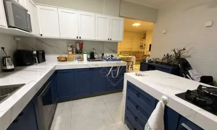 PRÉDIO COM 3 ANDARES, ELEVADOR, GARAGEM FECHADA NO BAIRRO APARECIDA EM SANTOS!!!