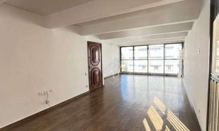 REFORMADO, ANDAR ALTO, FRENTE, VISTA PARCIAL MAR, 4 DORMITÓRIOS, QUADRA DA PRAIA DO BOQUEIRÃO EM SANTOS!!!