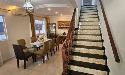 Sobrado com 5 dormitórios à venda, 274 m² por R$ 1.700.000,00 - Embaré - Santos/SP