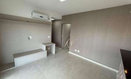 Apartamento com churrasqueira a carvão e pia, todo decorado, andar alto e vista livre. Aproveite !!!