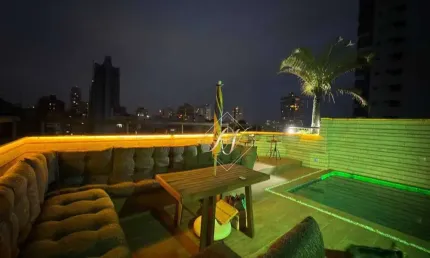COBERTURA IMPECÁVEL, PORTEIRA FECHADA, VISTA MAR, CHURRASQUEIRA, PISCINA, NA QUADRA DA PRAIA EM SANTOS!!!!