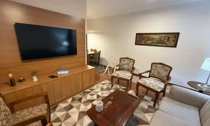 Maravilhoso apartamento, com 83m², de frente, amplo e arejado, vista parcial para o mar, super bem localizado a uma quadra da praia no Centro de São V