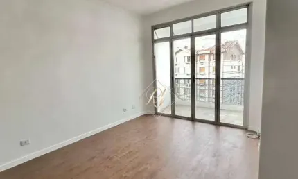 FRENTE, ANDAR ALTO, SOL DA MANHÃ, 2 DORMITÓRIOS, SACADA NA SALA, NO BAIRRO BOQUEIRÃO EM SANTOS!!!