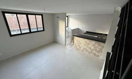 Maravilhosa casa duplex em Villagio, com fino acabamento, recém entregue, com garagem fechada, super bem localizado no bairro do Campo Grande!!!