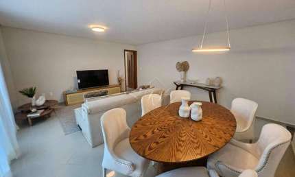 Maravilhoso apartamento, de frente, sol da manhã, porteira fechada, com lazer e a 3 quadras da praia no Embaré !!