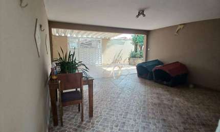 Maravilhosa casa térrea, ampla e arejada, super bem localizada e a 3 quadras da praia no bairro do Maracanã!!!
