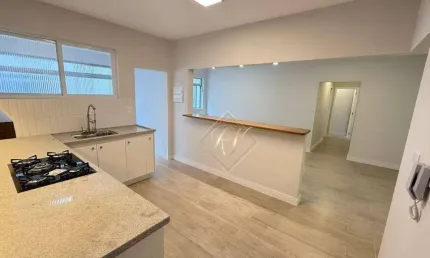 Maravilhoso apartamento, todo reformado, amplo e moderno, super bem localizado no bairro da ponta da praia!!!