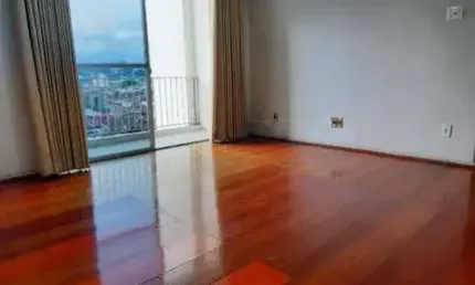 OPORTUNIDADE!!! SALA COM SACADA, 2 DORMITÓRIOS, AREJADO E ILUMINADO NA CIDADE DE SANTOS!!!