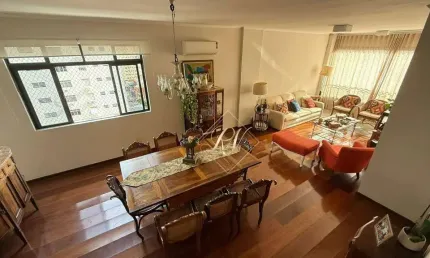 Maravilhosa cobertura duplex na quadra da praia no bairro Embaré, um dos bairros mais valorizados e procurado para morar em Santos!!!