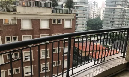 EXCELENTE APTO MOBILIADO - LAZER - VARANDA - LOCALIZAÇÃO PRIVILEGIADA