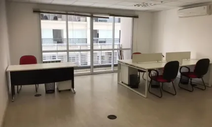 EXCELENTE CONJUNTO COMERCIAL - MOBILIADO - LOCALIZAÇÃO PRIVILEGIADA