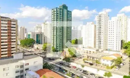 EXCELENTE APTO - AMPLO - VARANDA - LOCALIZAÇÃO PRIVILEGIADA