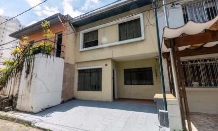 EXCELENTE SOBRADO EM VILA FECHADA - LOCALIZAÇÃO PRIVILEGIADA