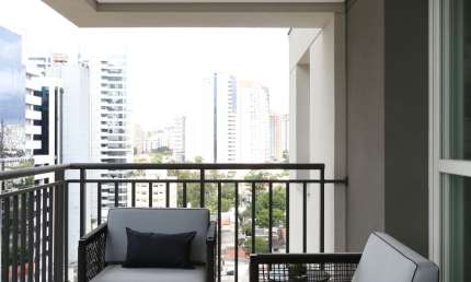 EXCELENTE STUDIO MOBILIADO E EQUIPADO - LAZER - LOCALIZAÇÃO PRIVILEGIADA